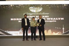 Receiving Tata AIA-Life-Insurance-Champions-Award